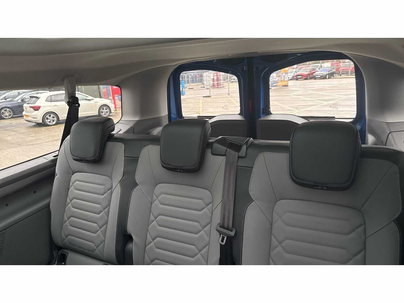 Volkswagen Transporter Shuttle